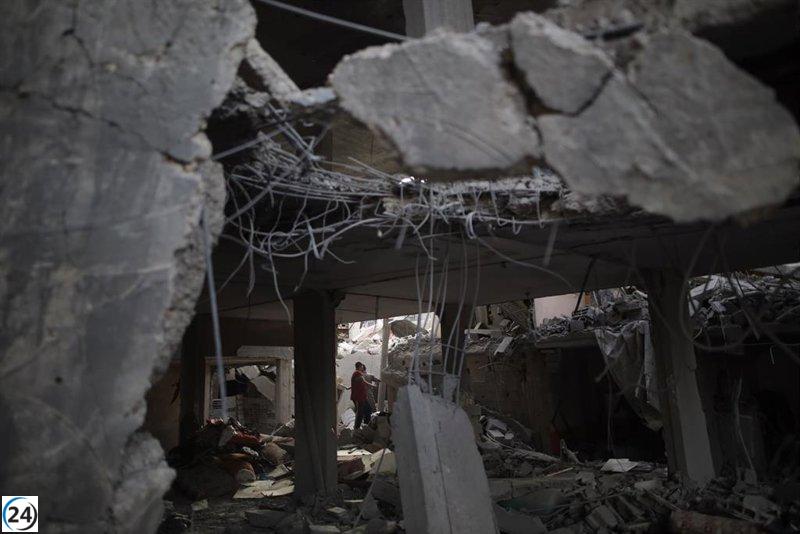 Ataque israelí deja 16 palestinos muertos, entre ellos cuatro niños, en una escuela de Gaza.