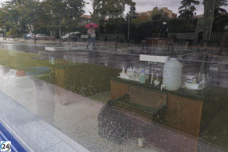 Aemet disminuye alerta a naranja por lluvias en Valencia y levanta aviso en Málaga tras la DANA.