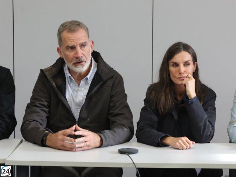 Los Reyes visitan Chiva, Utiel y Letur, tres semanas tras la tragedia.