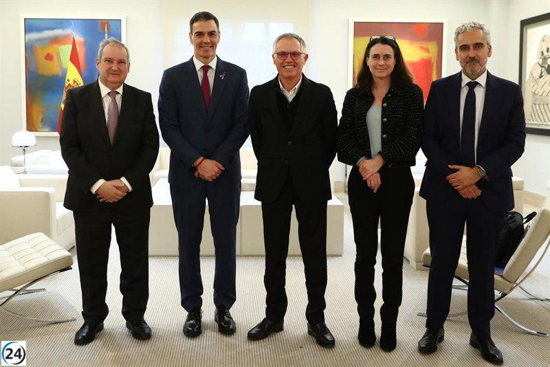 Sánchez dialoga con el CEO de Stellantis para promover la electrificación del transporte.