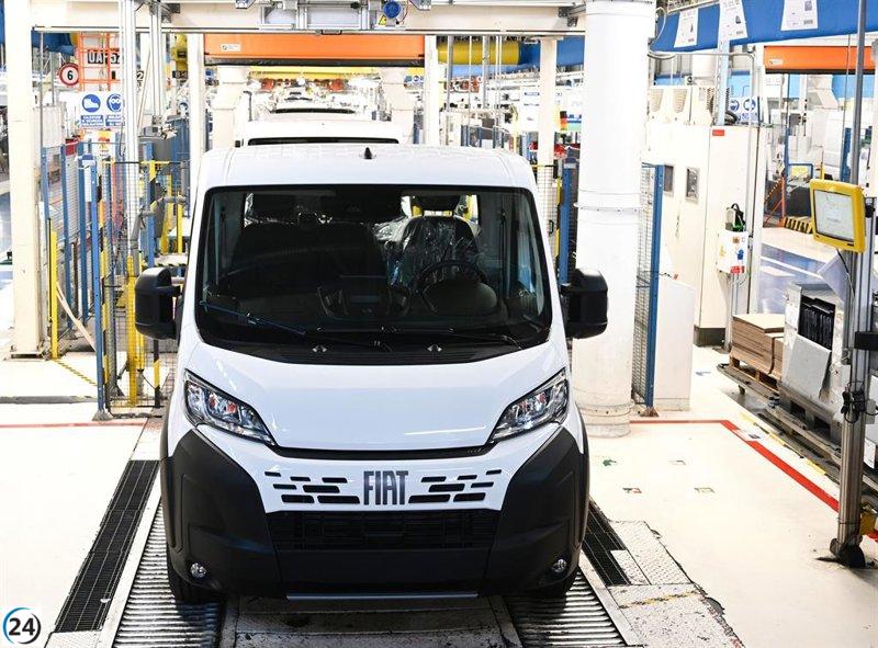 Fiat Professional lanza la fabricación de su furgoneta eléctrica E-Ducato en Atessa, Italia.