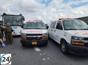 Tiroteo en Cisjordania hiere a ocho ocupantes de un autobús israelí, tres de ellos en estado grave.