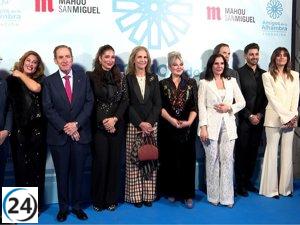 La infanta Elena comparte un emotivo encuentro con Miguel Ríos, Estrella Morente e Isabel Jiménez.