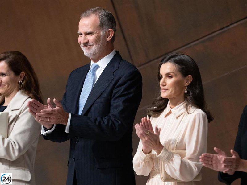 La Reina Letizia deslumbra con su estilo en la ópera 'Il Trittico'