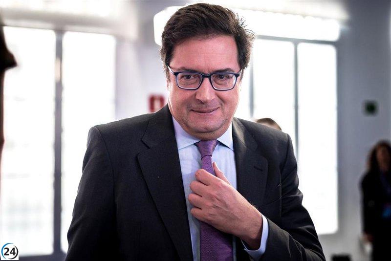 Óscar López pospone su opinión sobre el PSOE-M y minimiza la controversia de Lobato en Moncloa.