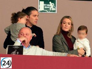 Marta Ortega irradia amor y dulzura junto a sus pequeños, acompañada de Carlos Torretta.