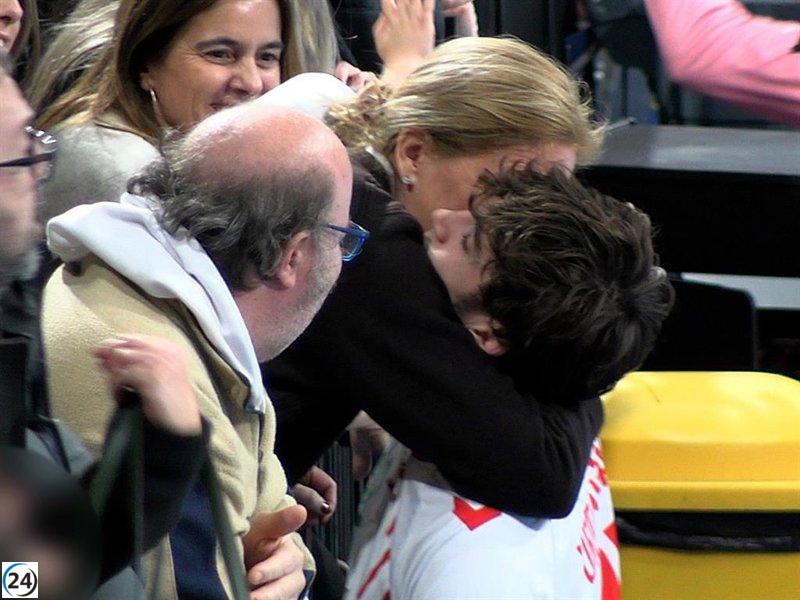 La Infanta Cristina y Pablo Urdangarin se abrazan con emoción en su despedida deportiva.