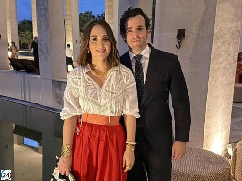 Tamara Falcó deslumbra como invitada en la boda de Alonso Aznar y Renata Collado en México: un análisis de su estilo.
