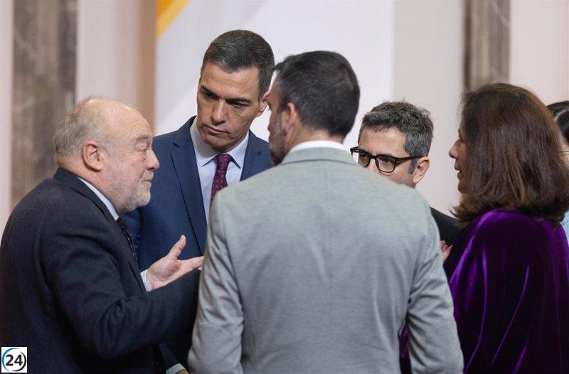 El Gobierno otorga la Gran Cruz de Alfonso X el Sabio a José Manuel Bar Cendón y Clara Sanz López.