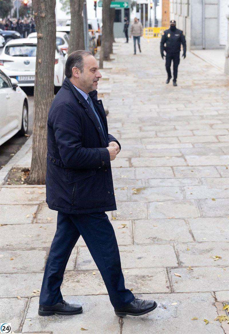 Ábalos desvincula a su equipo de comisiones en compras sanitarias y culpa a Koldo.