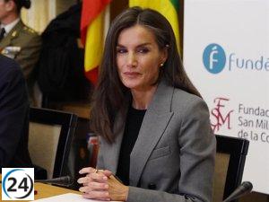 La Reina Letizia retoma su estilo 'working girl' con un conjunto básico tras triunfar en Italia.