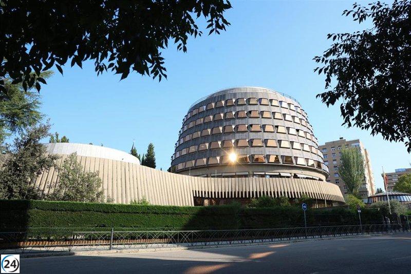 El Tribunal Constitucional acepta los recursos de las CCAA del PP y García-Page contra la ley de amnistía.
