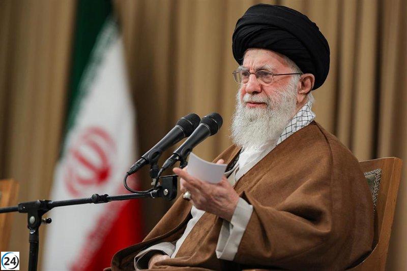 Jamenei denuncia que Israel intenta cercar a Hezbolá desde Siria para eliminarlo.