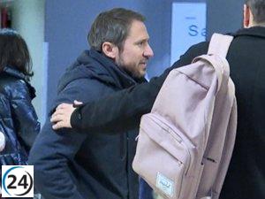 Manuel Martos, el primer visitante en el hospital de Raphael.