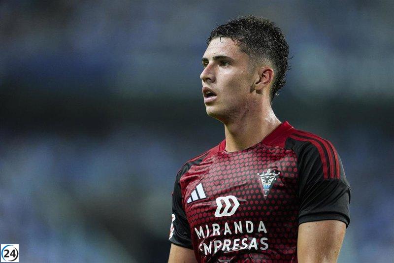 El Almería se alza como líder en LaLiga Hypermotion, mientras el Mirandés no logra inquietar al Racing de Santander.
