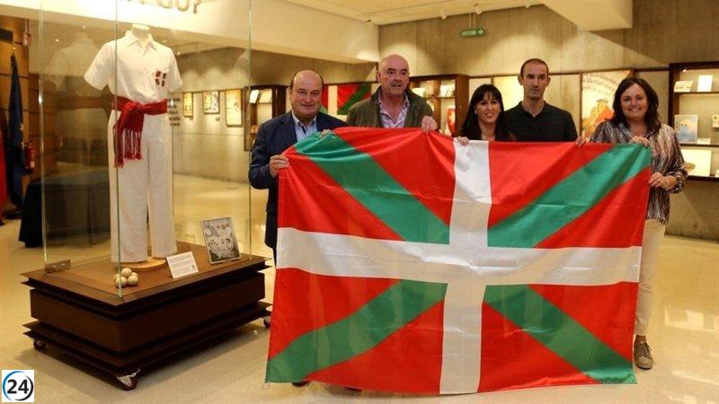 La Federación Internacional de Pelota da la bienvenida a Euskadi y formaliza su selección propia.