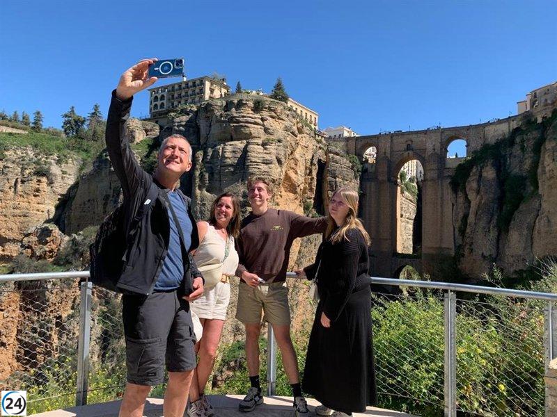 España alcanza un hito histórico: 88,5 millones de turistas inyectan casi 120.000 millones en la economía.