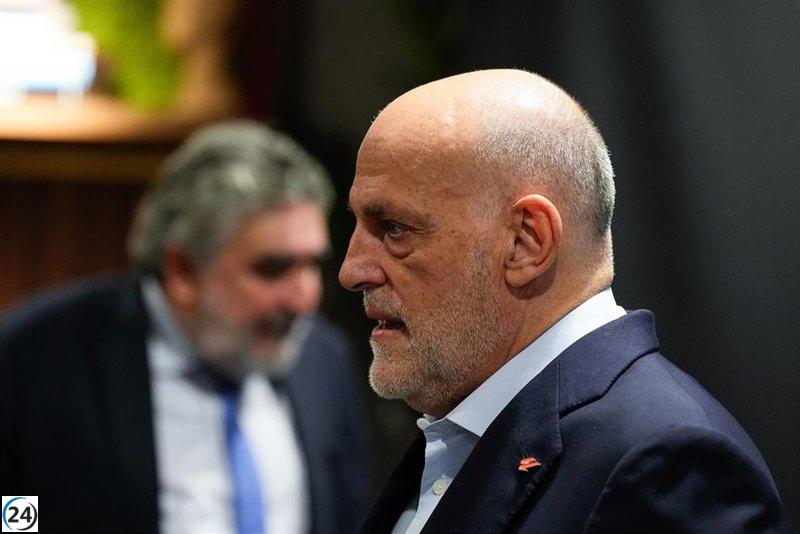 Uribes busca prevenir daños en el 'caso Olmo', mientras que Tebas se enfoca en salvaguardar la integridad de la competición.