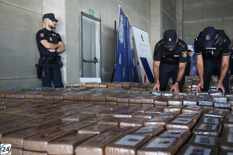 El Gobierno señala que el aumento del 300% en la incautación de cocaína en cinco años se relaciona con el exceso de producción en América Latina.