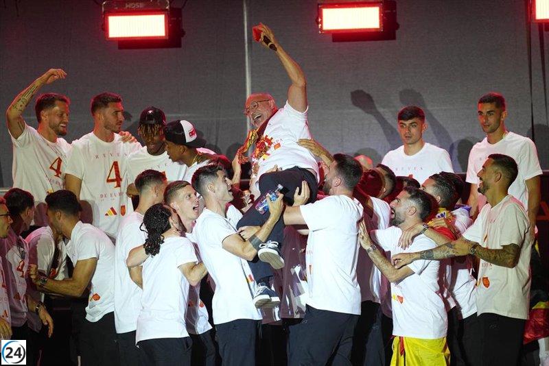 Luis de la Fuente extiende su contrato hasta 2028.