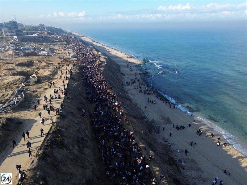Aproximadamente 300.000 palestinos regresan al norte de Gaza tras el alto el fuego.