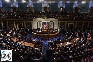 Trump sugiere entre risas una posible candidatura presidencial en 2028 durante reunión con republicanos.