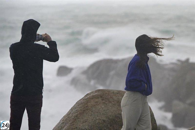 La borrasca 'Ivo' alerta a casi toda España: vientos de 100 km/h y olas de hasta siete metros azotarán Galicia.