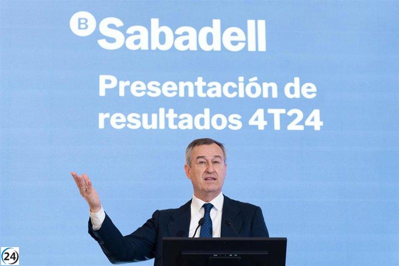 González-Bueno (Sabadell) sostiene que la OPA es irracional a los precios actuales.