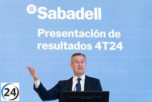 González-Bueno (Sabadell) sostiene que la OPA es irracional a los precios actuales.