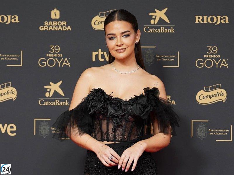 Laura Escanes brilla en su estreno en los Premios Goya con un impactante vestido.
