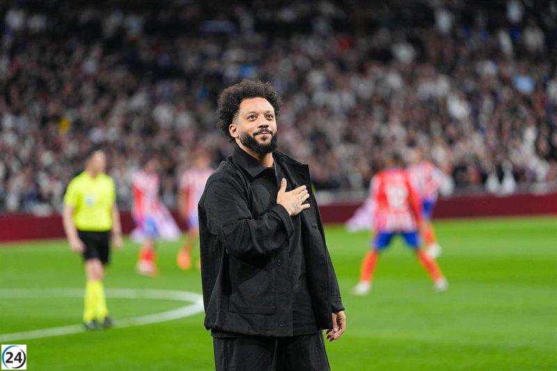 El Bernabéu aplaude la magia de Marcelo.