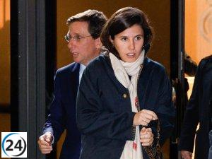 Martínez-Almeida y Urquijo asisten al derbi mientras mantienen en secreto el nombre de su futuro bebé.