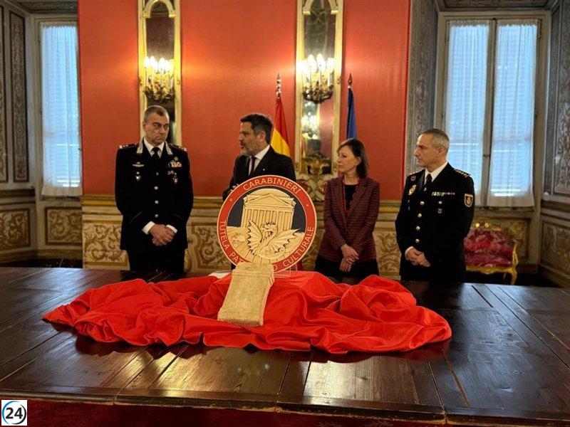 Italia devuelve una antigua lápida romana del siglo III, robada en Mérida en 1996.
