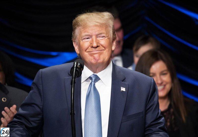 Trump establece aranceles del 25% sobre el acero y aluminio importados mediante órdenes ejecutivas.