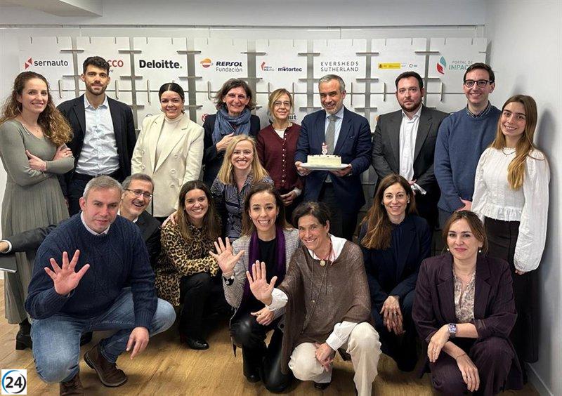 Sernauto lanza su estrategia 2025 para fortalecer el conocimiento y la colaboración en el sector.