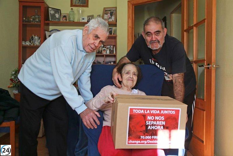 Hijo presenta 80,000 firmas para unir a sus padres con Alzheimer en un solo hogar.