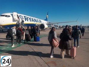 Ryanair advierte a Andalucía sobre posibles violaciones de la normativa europea ante posibles multas por cargos por equipaje de mano.