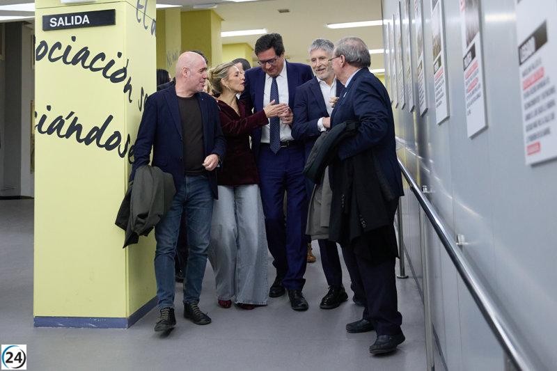 López asegura que no es necesario informar a Díaz sobre los tramos del IRPF en discusión del SMI.