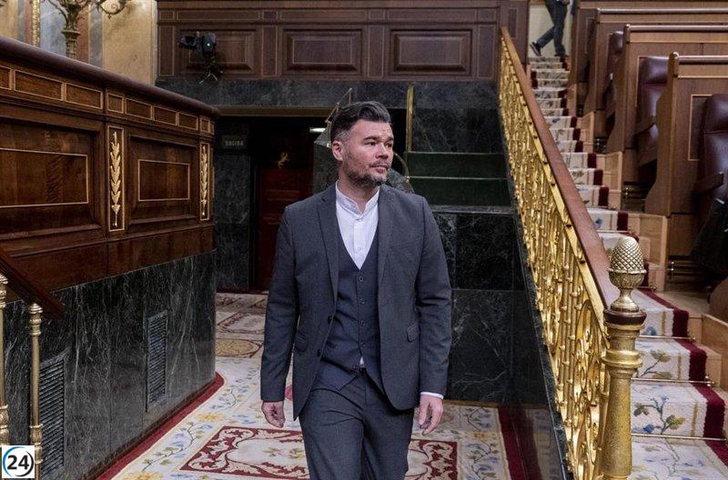 Rufián critica a Junts por su falta de principios y la defensa de la alcaldesa de Ripoll.
