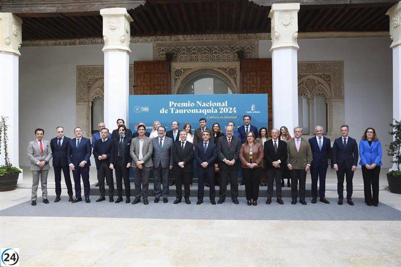 Albert Serra y UCTL reciben el Premio Nacional de Tauromaquia en el Senado, en medio de protestas por la