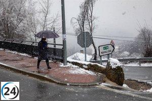 Las tormentas de lluvia y nieve impactan 31 caminos en la red secundaria.