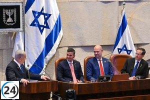 Familiares de víctimas del 7 de octubre son desalojados por la seguridad del Parlamento israelí.