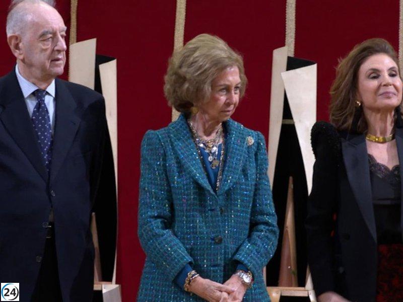 Doña Sofía reafirma su estilo sobrio en los 'Premios Internacionales de Mecenazgo'.