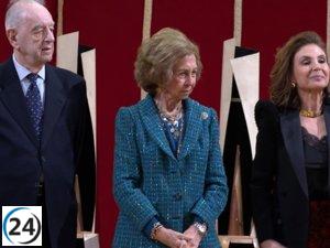 Doña Sofía reafirma su estilo sobrio en los 'Premios Internacionales de Mecenazgo'.