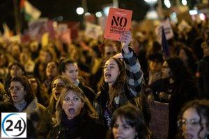 Estudio revela que la mitad de los tuits sobre feminismo en X son críticos.