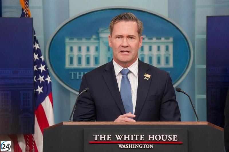 Asesor de Seguridad Nacional de Trump acepta total culpabilidad tras revelación de estrategias militares.