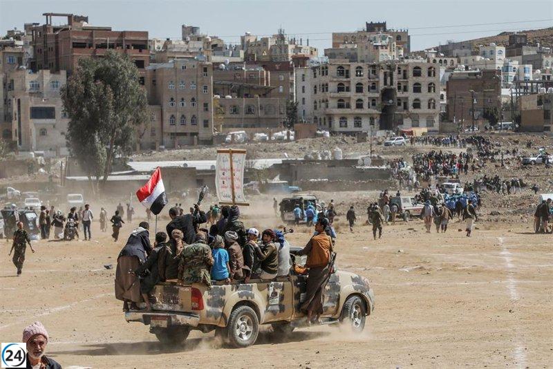 Ataques en Yemen: Dos muertos y dos heridos tras ofensiva estadounidense cerca de la capital.