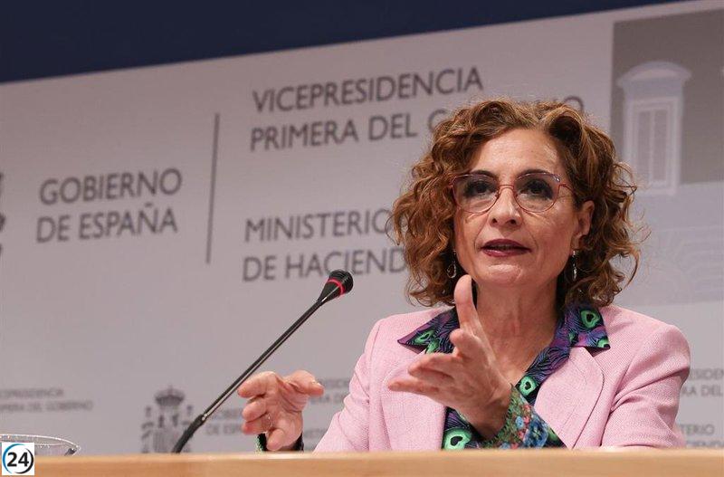 Montero y Díaz discuten una deducción fiscal para beneficiarios del SMI que costaría 200 millones.