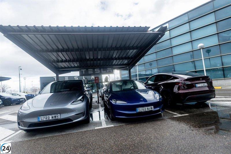 El Tesla Model 3 lidera las ventas de vehículos eléctricos en marzo, seguido por el 'R5' en segundo lugar.