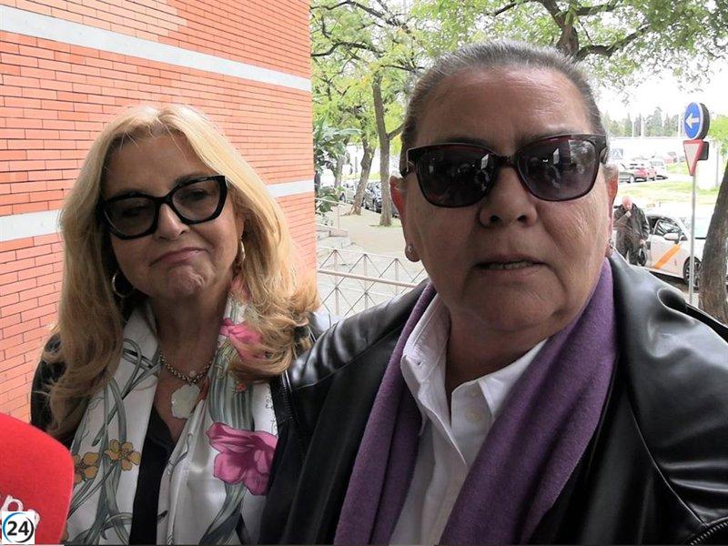 María del Monte e Inmaculada Casal rinden emotivo homenaje a su abogado, Francisco Baena Bocanegra.